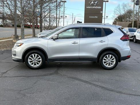Used 2019 Nissan Rogue SV image 3