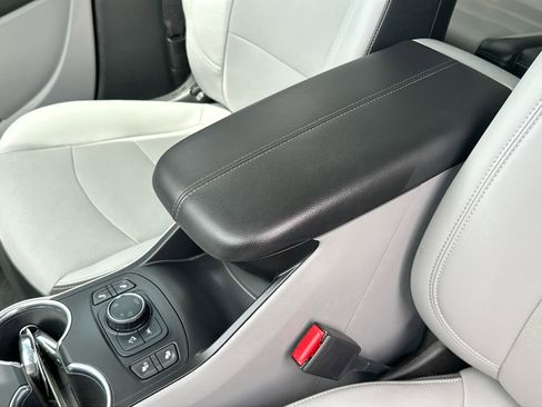 Certified 2023 GMC Terrain SLT image 20