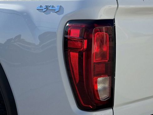 Used 2024 GMC Sierra 2500 Pro w/ Convenience Package image 11