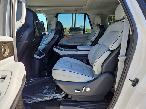 New 2025 Lincoln Navigator L Black Label image 28