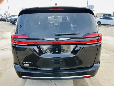 Used 2024 Chrysler Pacifica Touring-L image 29