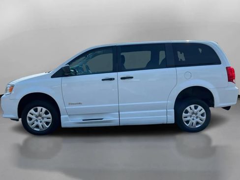 Used 2019 Dodge Grand Caravan SE FWD image 15