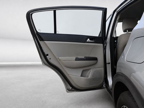 Used 2022 Kia Sportage LX FWD image 16