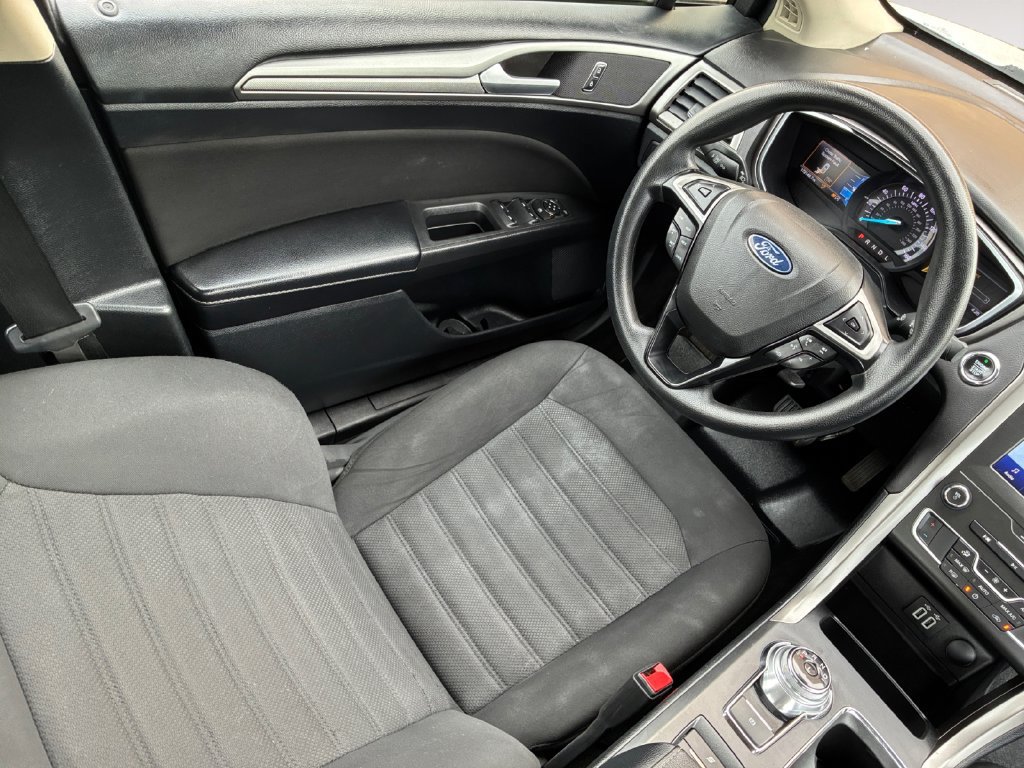 Used 2020 Ford Fusion SE FWD image 14