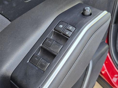 Used 2023 Toyota Highlander LE FWD image 23