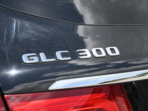 Used 2019 Mercedes-Benz GLC 300 4MATIC image 19