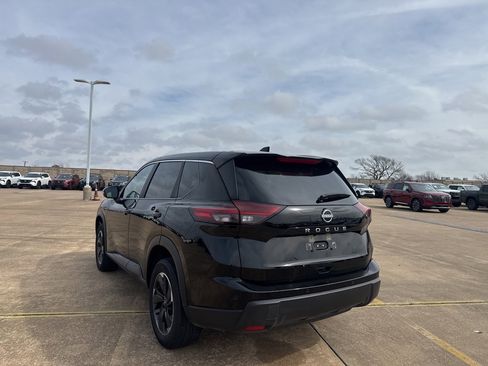 Certified 2025 Nissan Rogue SV image 21