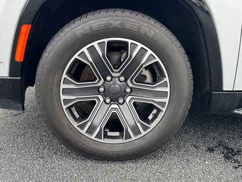 Used 2022 Jeep Wagoneer Series III w/ Rear Seat Video Group 1 image 9