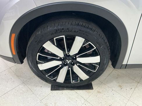 Used 2025 Mitsubishi Outlander AWD image 6