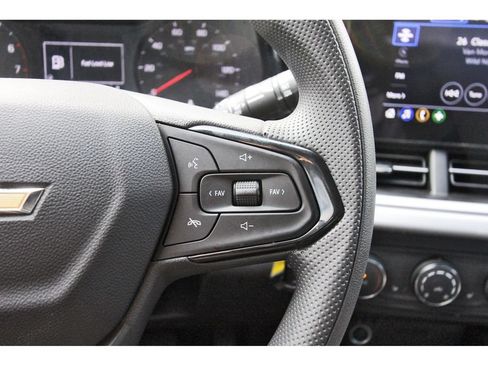 Used 2025 Chevrolet Trax LS w/ LS Convenience Package FWD image 19