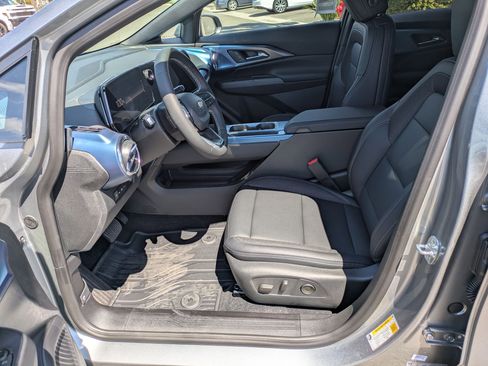 Used 2026 Chevrolet Equinox EV LT image 11