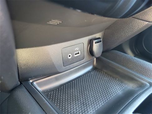 Used 2020 Nissan Rogue SV image 34