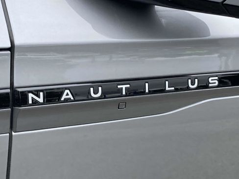 New 2025 Lincoln Nautilus Reserve image 13