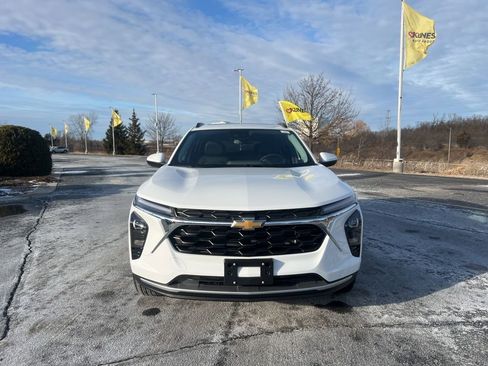 New 2026 Chevrolet Trax LT w/ Sunroof Package image 2