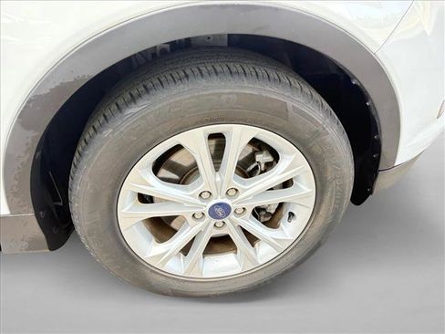 Used 2019 Ford Escape SEL AWD/4WD image 16