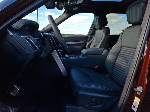 New 2026 Land Rover Discovery Limited Edition image 10