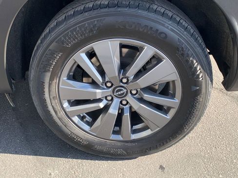 Used 2025 Nissan Pathfinder SV image 32