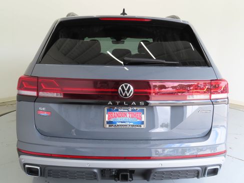 New 2025 Volkswagen Atlas Peak Edition SE image 5