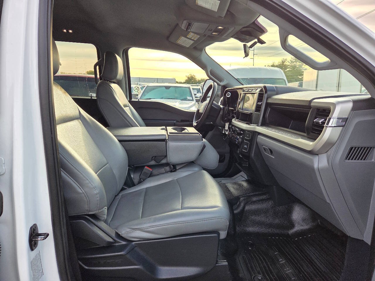 Used 2024 Ford F550 4x4 Crew Cab Super Duty image 17