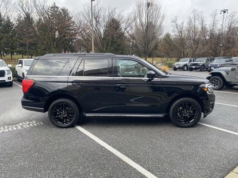 Used 2023 Ford Expedition XLT image 9