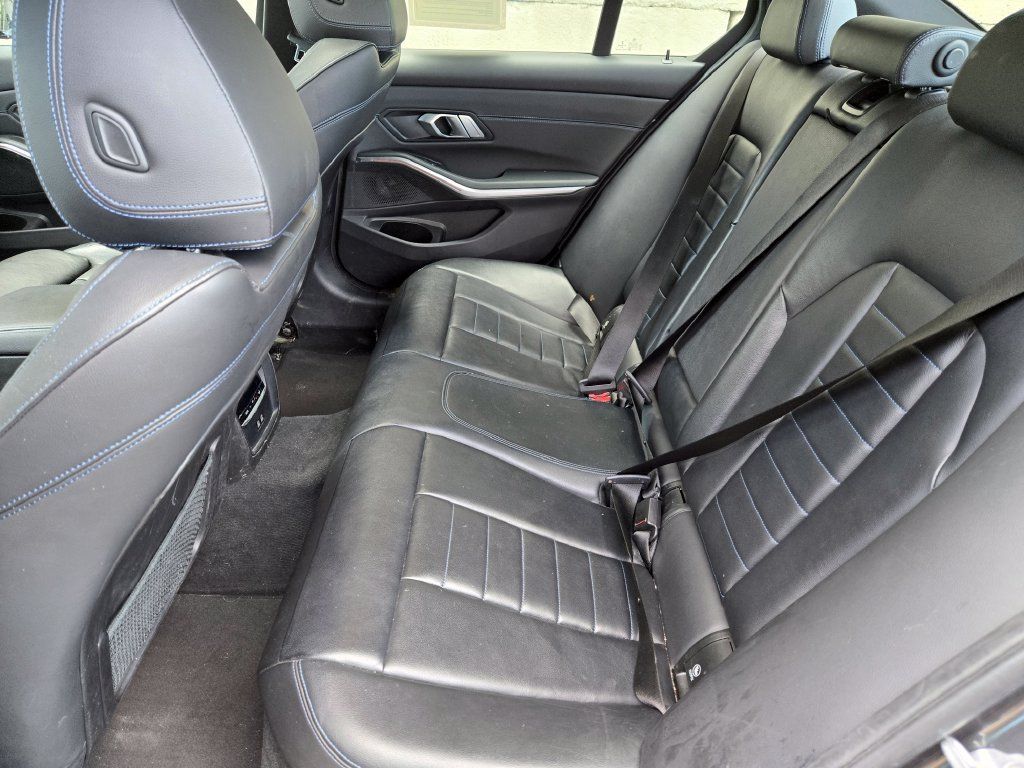 Used 2022 BMW 330i xDrive Sedan w/ M Sport Package AWD/4WD image 15