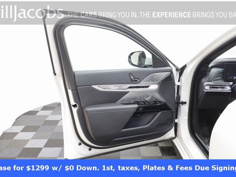 Certified 2025 BMW 760i xDrive w/ Executive Package image 5