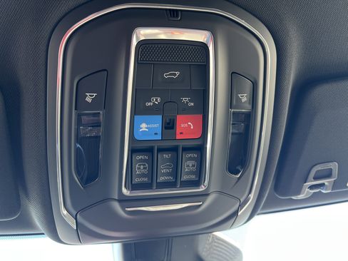 New 2026 Jeep Grand Cherokee Limited w/ Limited Altitude Package AWD/4WD image 17