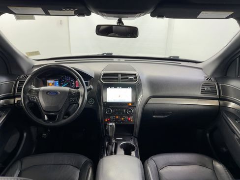 Used 2018 Ford Explorer XLT w/ Equipment Group 202A image 15