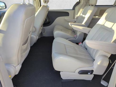 Used 2013 Chrysler Town & Country Touring image 20