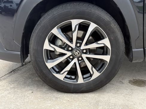 Used 2025 Toyota Corolla Cross XLE FWD image 12