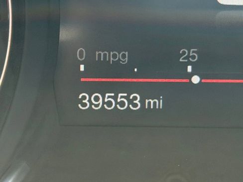 Used 2017 Alfa Romeo Giulia image 12