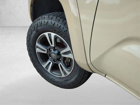 Used 2019 Toyota Tacoma TRD Sport RWD image 10
