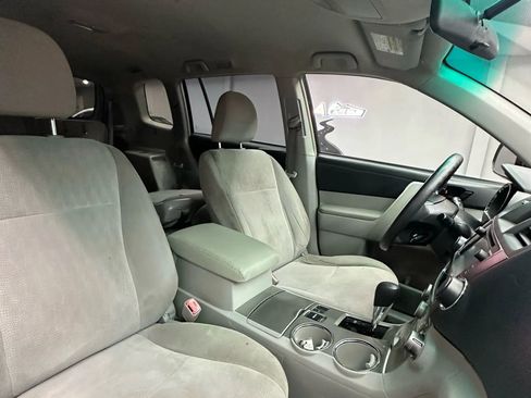 Used 2013 Toyota Highlander SE image 31