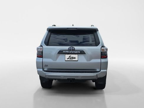 Used 2021 Toyota 4Runner TRD Off-Road Premium w/ Moonroof Package AWD/4WD image 5