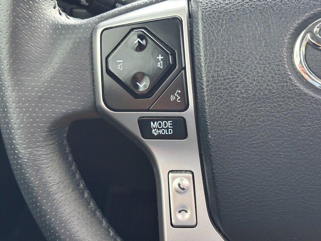 Used 2022 Toyota 4Runner Limited AWD/4WD image 17