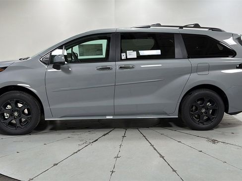 New 2026 Toyota Sienna XLE Woodland Edition image 8
