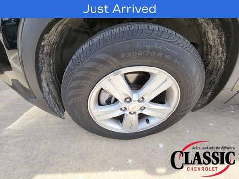 Used 2022 Chevrolet Trax LT w/ LT Convenience Package image 17