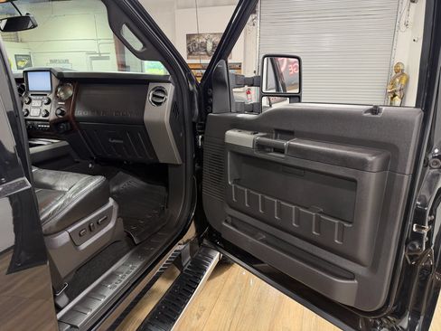 Used 2014 Ford F250 Lariat w/ Lariat Ultimate Package AWD/4WD image 19