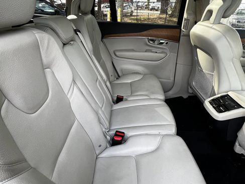 Used 2021 Volvo XC90 T6 Momentum image 42