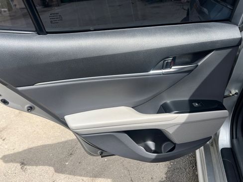 Used 2019 Toyota Camry SE FWD image 24