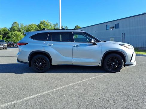 Used 2023 Toyota Highlander XSE AWD/4WD image 3