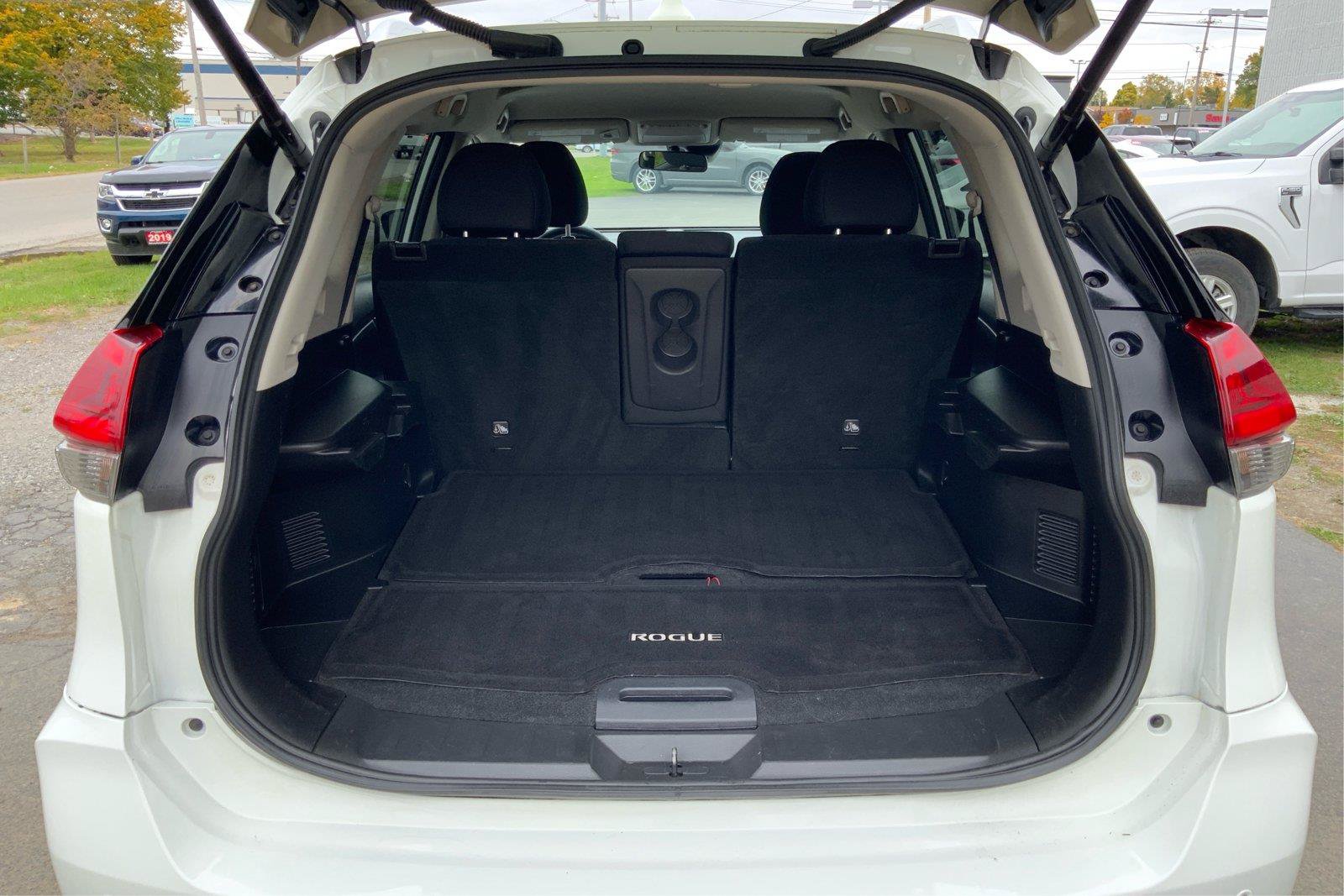 Used 2020 Nissan Rogue SV AWD/4WD image 12