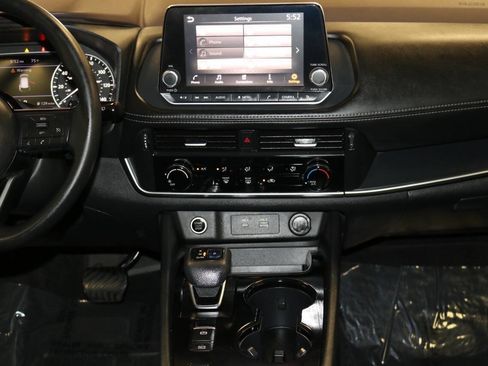 Used 2021 Nissan Rogue S FWD image 23