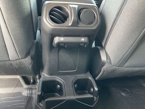 Used 2024 Jeep Wrangler Unlimited Sport AWD/4WD image 17
