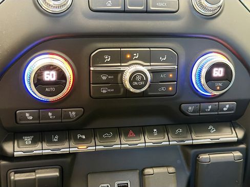 Used 2020 GMC Sierra 2500 Denali w/ Denali Ultimate Package AWD/4WD image 10
