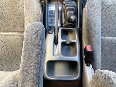 Used 2003 Chevrolet Tracker ZR2 image 32