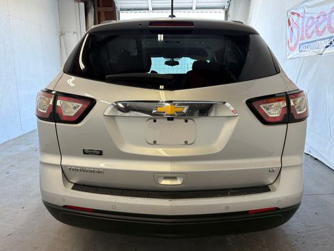 Used 2017 Chevrolet Traverse LT w/ Style and Technology Package FWD image 6