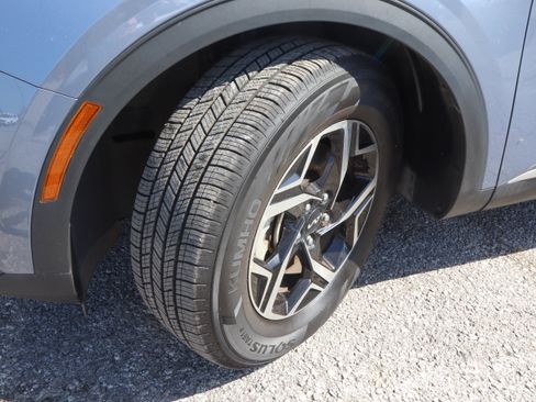 Used 2025 Kia Sportage LX FWD image 16