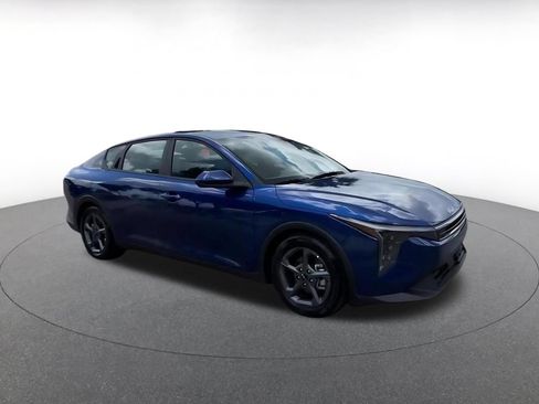 Used 2025 Kia K4 FWD image 2