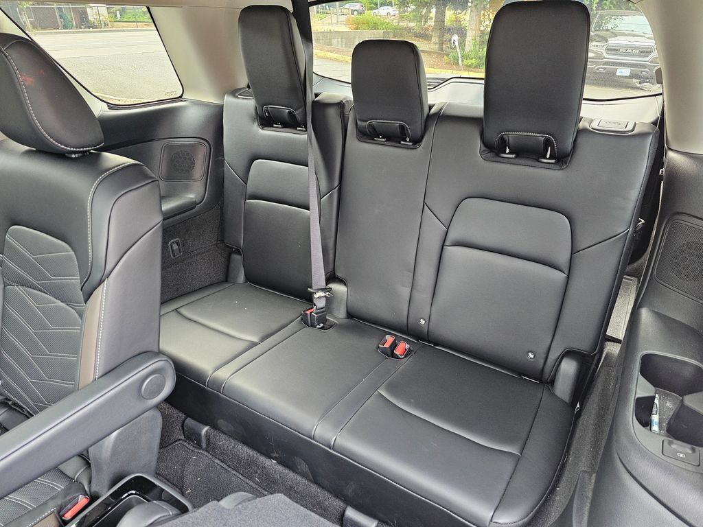 Used 2024 Nissan Pathfinder Platinum AWD/4WD image 24
